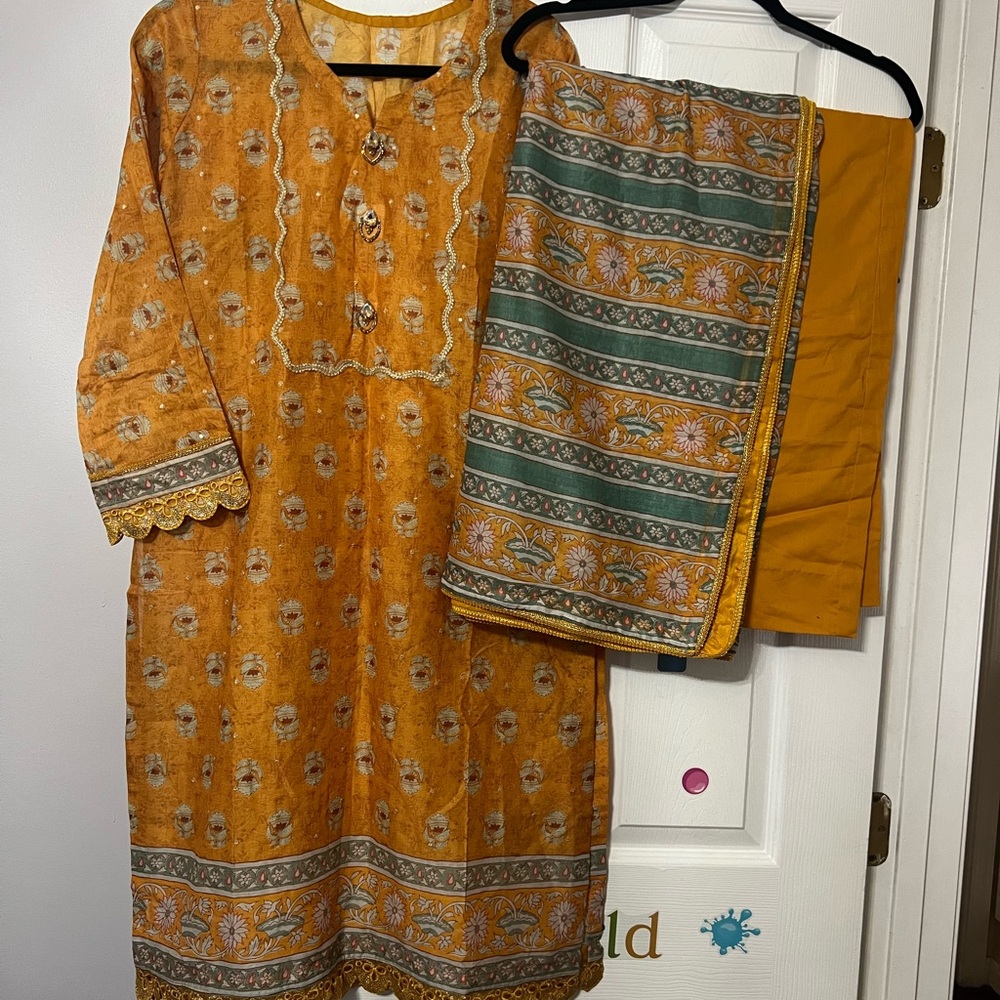 Pakistani Indian Designer Wear Lawn - image 3